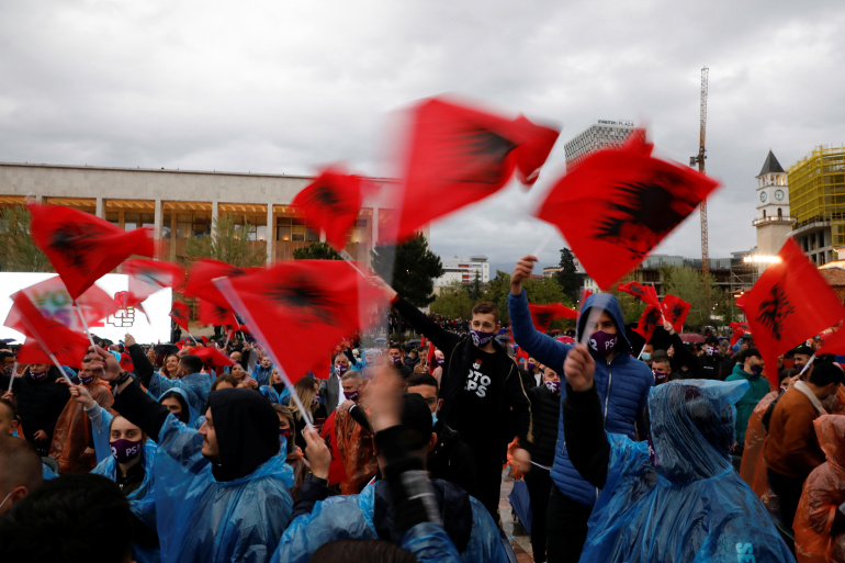 Mediat serbe jehonë zgjedhjeve në Shqipëri: Shqiptarët me Covid nuk votojnë