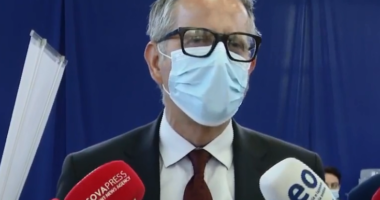 Vitia: Vaksina AstraZeneca nuk ka pasur efekte anësore tek asnjë i vaksinuar në Kosovë