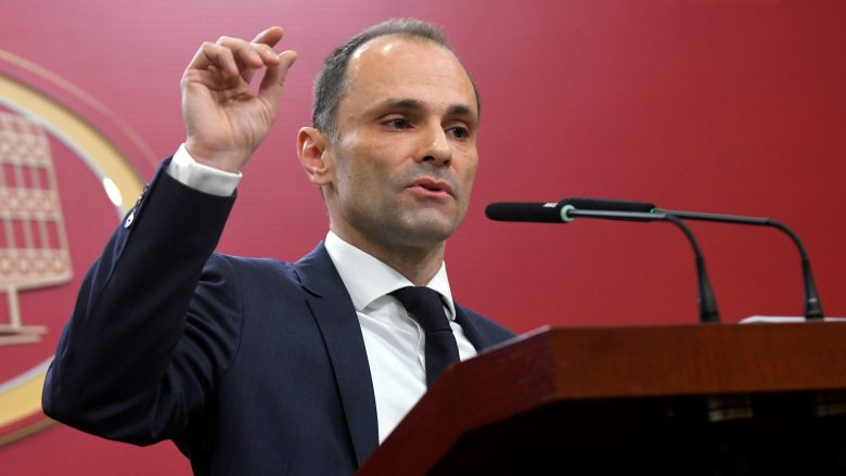 Filipçe: Qytetarët të mos zgjedhin vaksinat, të gjitha janë të sigurta