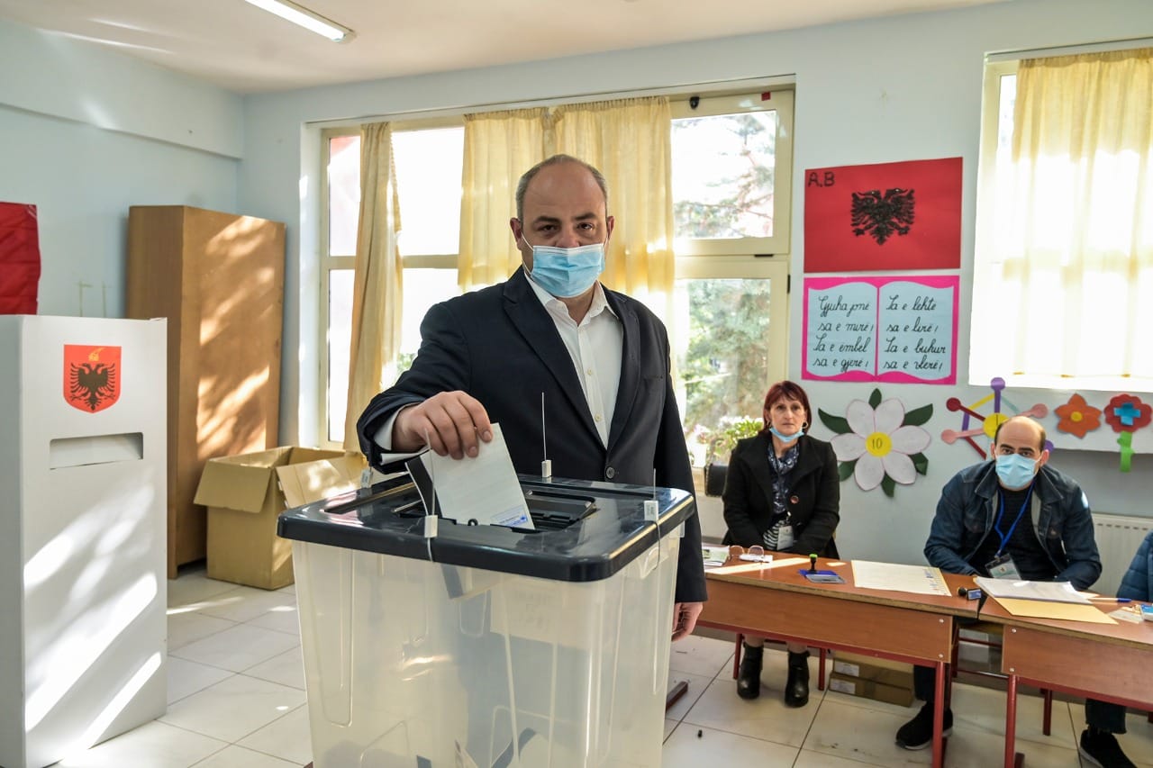 “Vëzhguesit tanë në çdo qendër numërimi”, Abazi: E vërteta qëndron brenda kutive, jo në “Exit-polle”