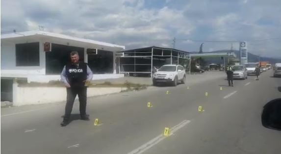 Përplasen 3 makina në Elbasan, lëndohet një grua