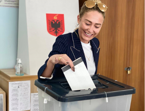 Voton bashkëshortja e Ramush Haradinajt, ka një mesazh për shqiptarët