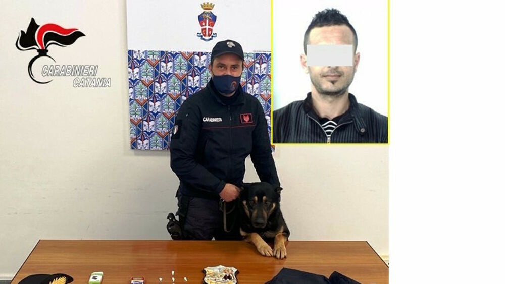 “Dyqan” droge në shtëpi, arrestohet 29-vjeçari shqiptar në Itali, policia i gjen emrat e klientëve