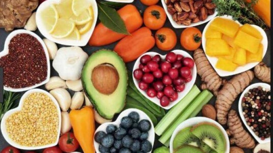 7 ushqime që pastrojnë natyrshëm trupin