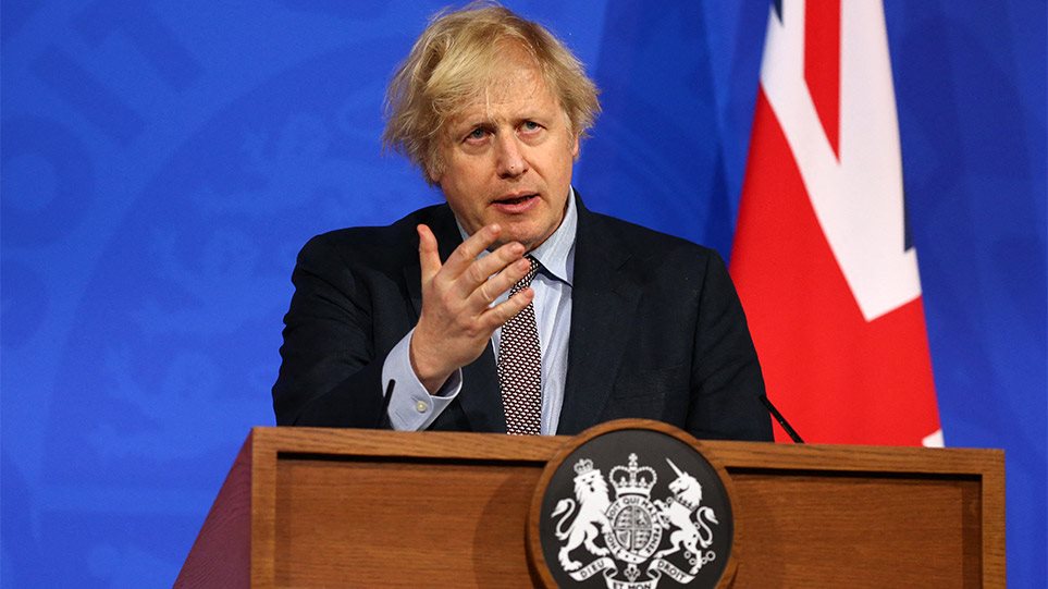 Anglia drejt daljes nga bllokimi, Boris Johnson: Më 12 prill hapen lokalet