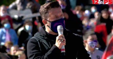 Braçe kujton Bashkim Finon në Lushnjë: Shpirti yt ndritë në paqe mik