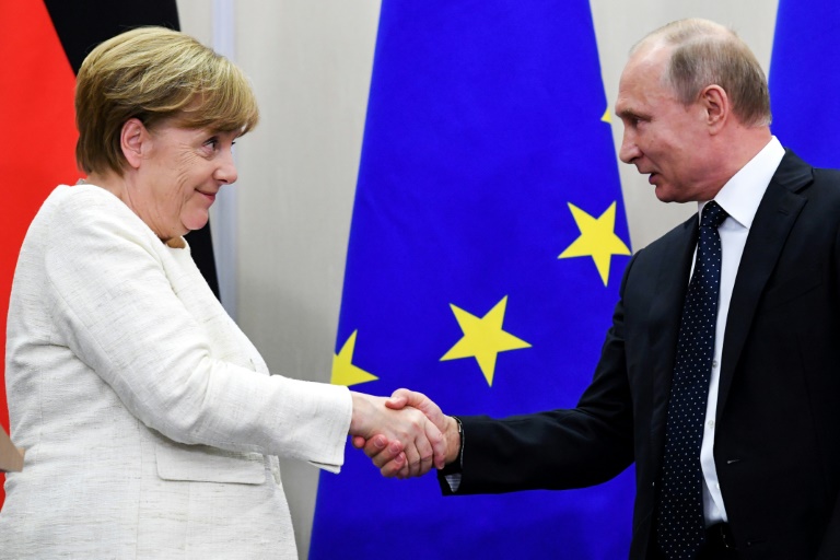 Merkel dhe Putin diskutojnë për tensionet në Ukrainë