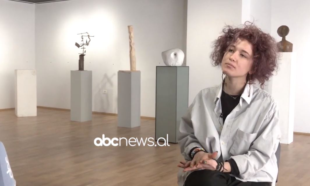 17-vjeçarja, e para nxënëse që realizon ekspozitë personale