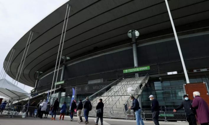 Stadiumi më i madh në Francë kthehet në qendër gjigante vaksinimi