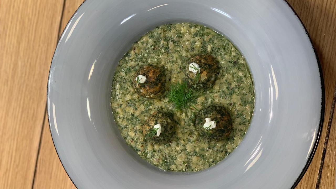 Rosnica me pesto dhe qofte hithrash – Receta nga ​Fabiola Sulmina