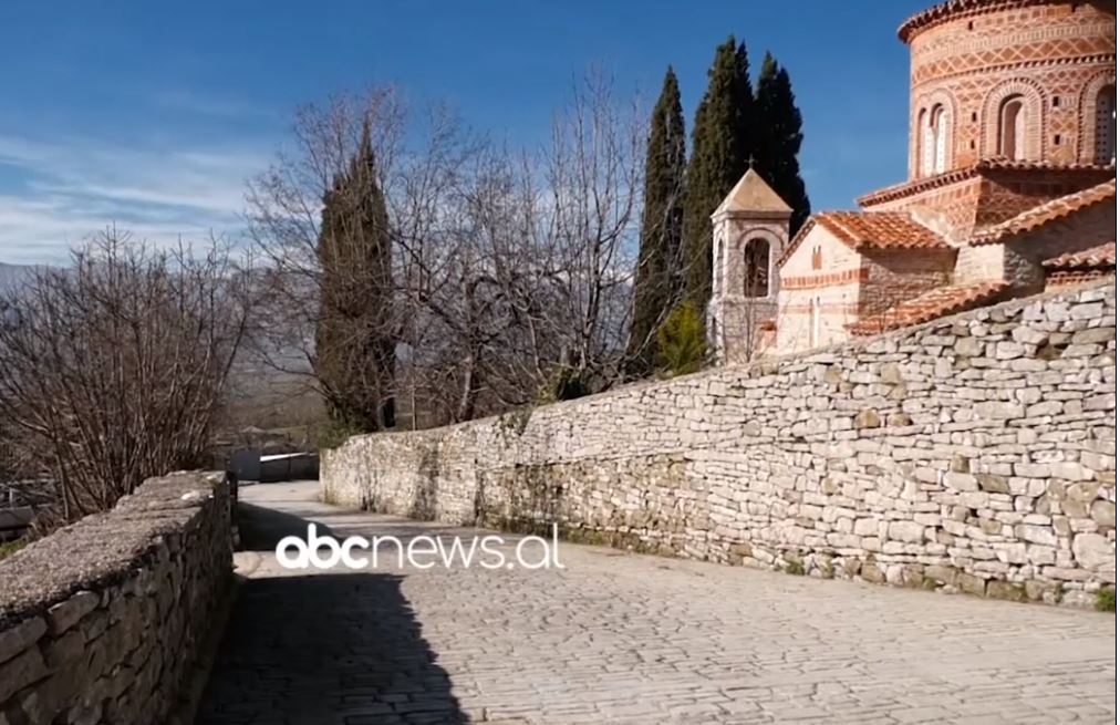 Kisha e Labovës së kryqit pa kryq, banorët: I përket periudhës së mesjetës institucionet të marrin masa