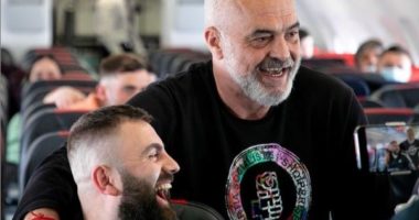 “Ed Rama i PD-së dhe katunari i Surrelit”, kryeministri poston foton me emigrantin kuksian