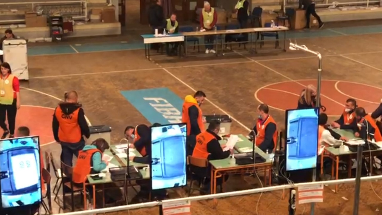 Numërohen 3200 fletë votimi në Korçë, kryeson PS