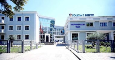 Zjarri në Drejtorinë e Tiranës/ Policia: Shkak, një shkëndije elektrike. U izolua në kohë të shkurtër