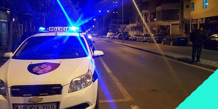 Sherr mes 5 personave në Tiranë, njëri prej tyre qëllon me armë zjarri në ajër