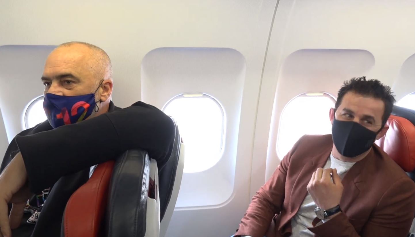 Rama përshëndet nga “Rinasi” me “dy gishtat lart”: Po nisemi për Kukës