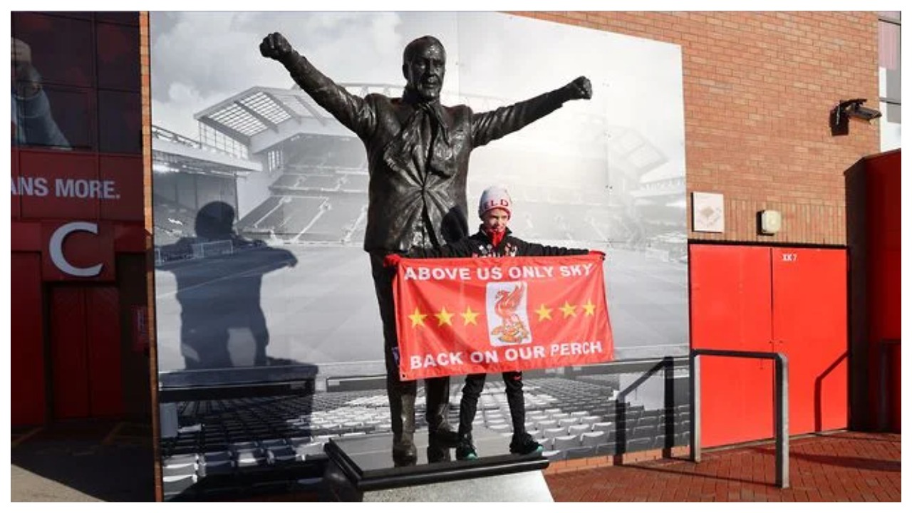 “Hiqni statujën e gjyshit”, nipi i legjendës së Liverpool proteston ndaj Superligës