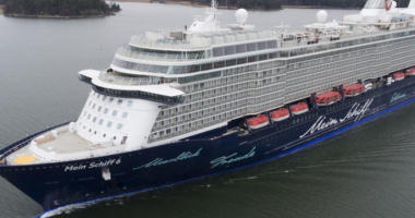 Anija greke karantinohet në Kretë, një marinar i vdekur dhe 10 të infektuar