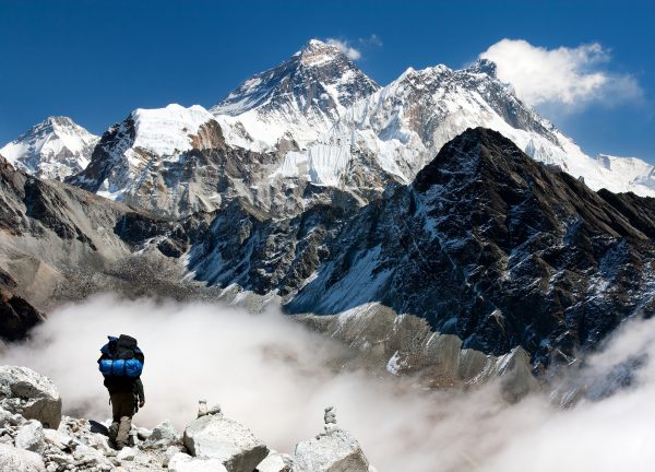 COVID “pushton” edhe Malin Everest, konfirmohen rastet e para në majën më të lartë të botës