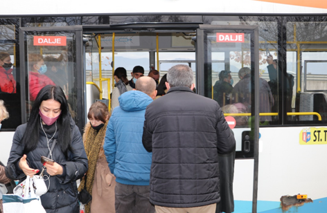 Shoqata e Transportit letër Ramës: Na vaksinoni edhe ne, jemi të ekspozuar ndaj COVID-19