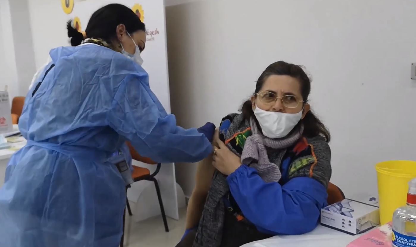 Nis vaksinimi për punonjësit e fabrikave, Rama-sipërmarrësit: Do t’u rrisësh rrogat