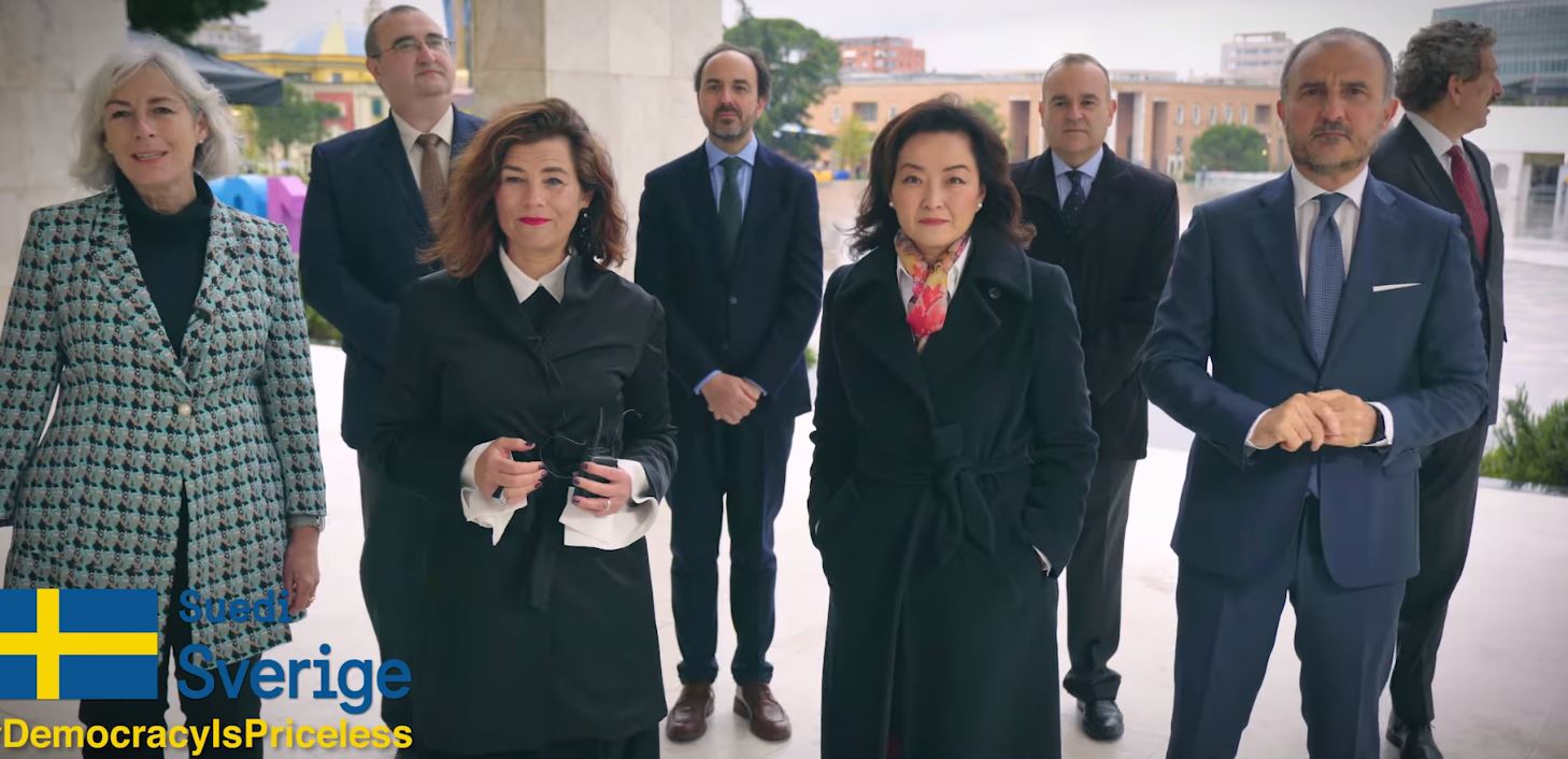 “Zgjedhjet”, ambasadorët mesazh-shqiptarëve: Mos e shisni votën