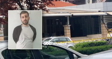 Plagosi me thikë 5 persona në xhami, autori një muaj më parë u shpall në kërkim
