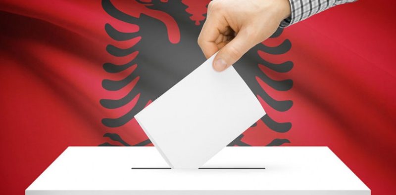 “Kokëfortësi”, Rama video-mesazh elektoratit gri: Kush s’di kë të votojë, ta shikojë e ta mendojë