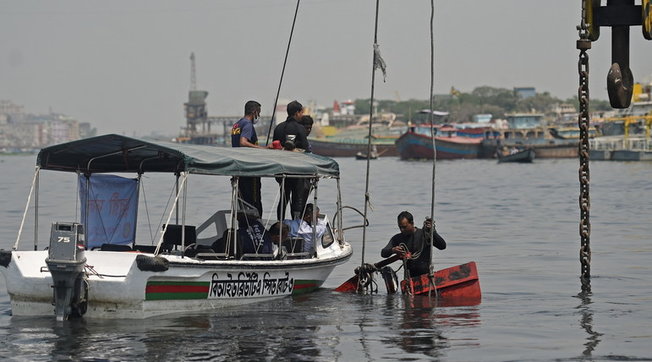 25 viktima nga përplasja e varkave në Bangladesh