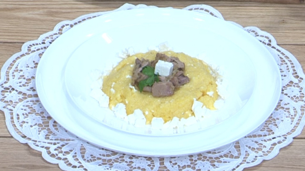 Polenta me peshk ton – Receta nga Florenca Reçi