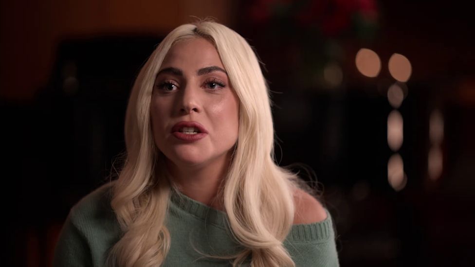 Trondit Lady Gaga: Më përdhuan 19-vjeçe, mbeta shtatzënë dhe më lanë në rrugë