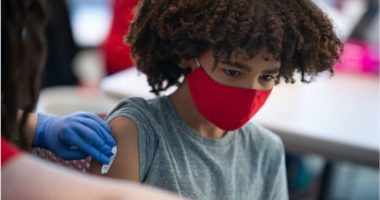 A duhet të vaksinohen të gjithë fëmijët kundër Covid-19?