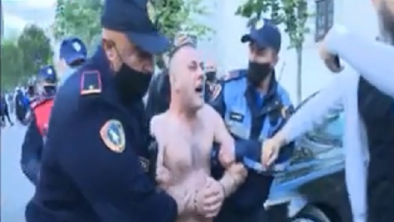 40-vjeçari tentoi të vetëdigjej, reagon policia: E ndaluan besimtarët