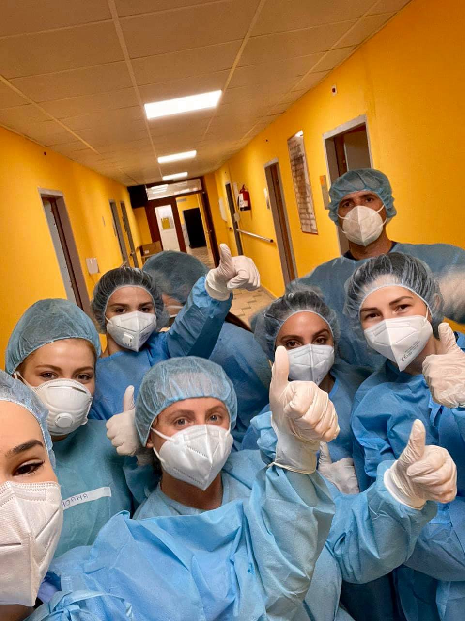 “Drejt daljes nga tuneli i pandemisë”, Manastirliu: Të ndihmojmë ekipet mjekësore