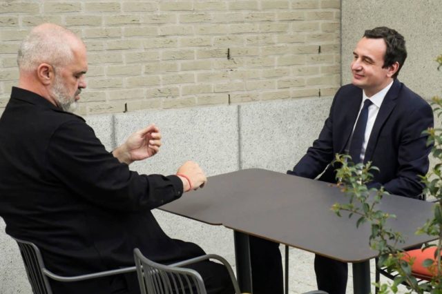 Edi Rama dhe Albin Kurti takohen në Bruksel, çfarë u diskutua - Abc News