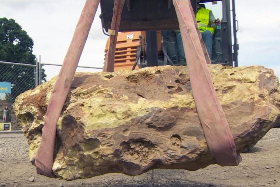 Besohet të ketë mbërritur nga një akullnajë, zbulohet shkëmbi i rrallë 2.000 kg