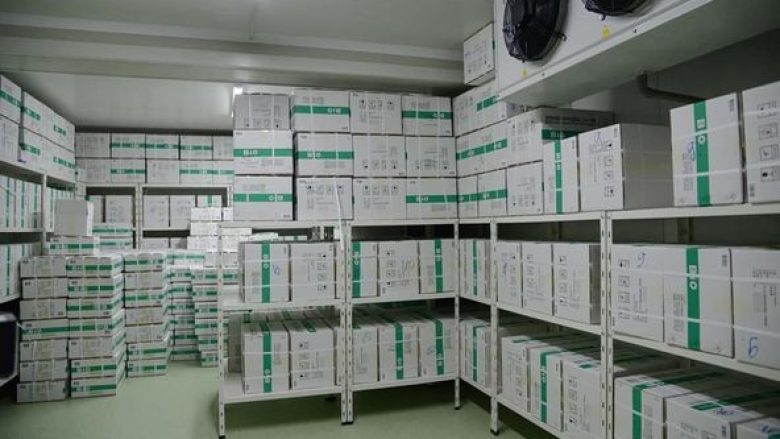 Mbërrijnë 100 mijë doza të vaksinës “Sinofarm” në Maqedoninë e Veriut