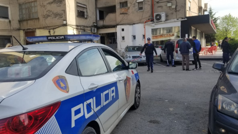 Sherr me thika në Korçë, një i plagosur