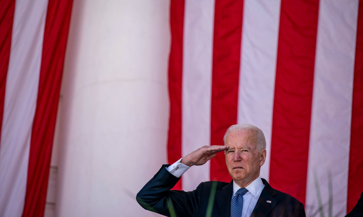 “Demokracia është në rrezik” paralajmëron Presidenti Biden në Ditën e të Rënëve