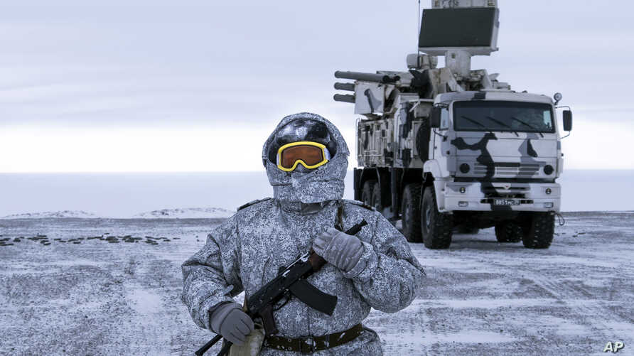 Rusia zgjeron praninë ushtarake në Arktik