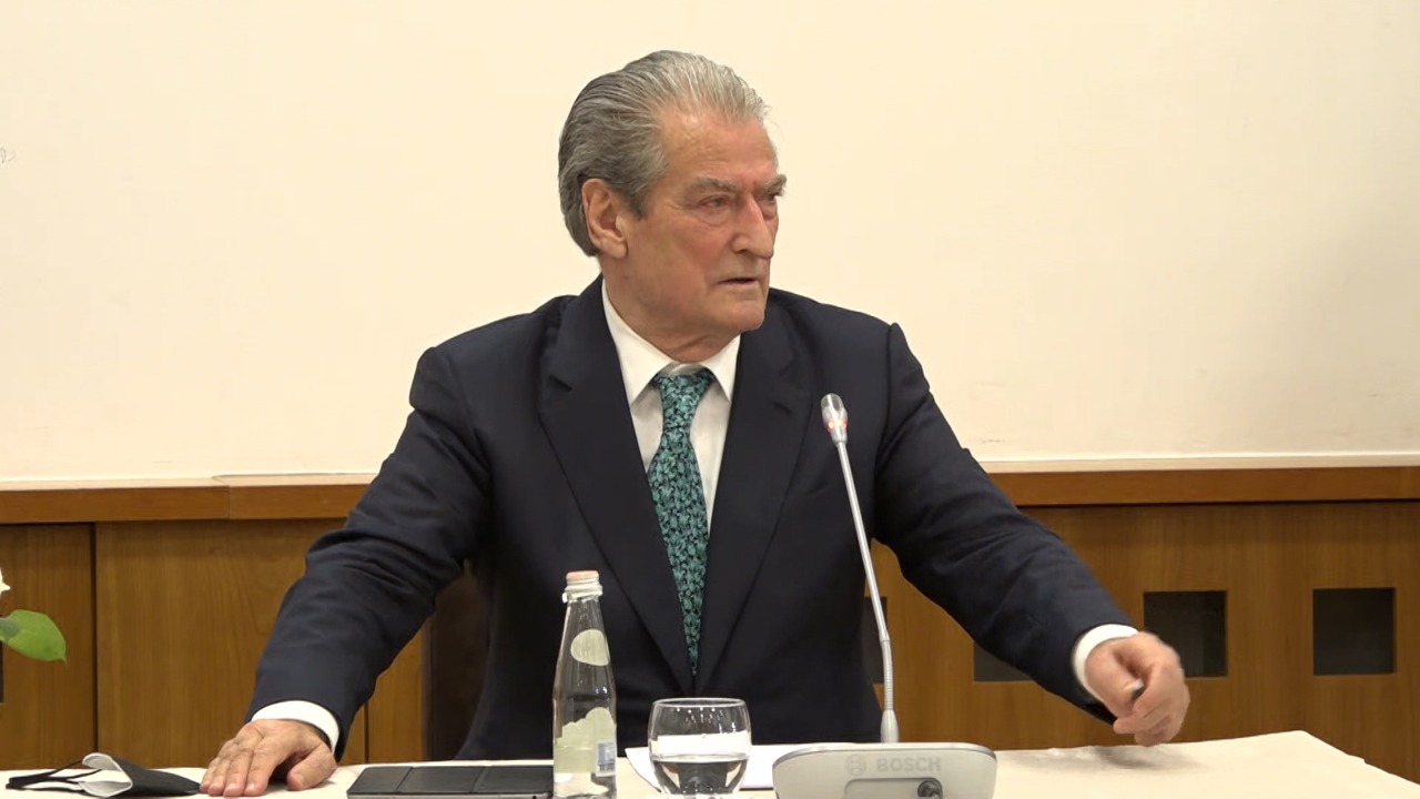 A do ta lërë mandatin? Berisha: Të nxjerrin provat, por jo të montuara tek zyra e Ramës