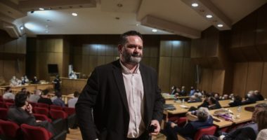 5 oficerë policie e ruajnë këmba këmbës, ish-eurodeputeti ekstradohet sot nga Belgjika në Athinë