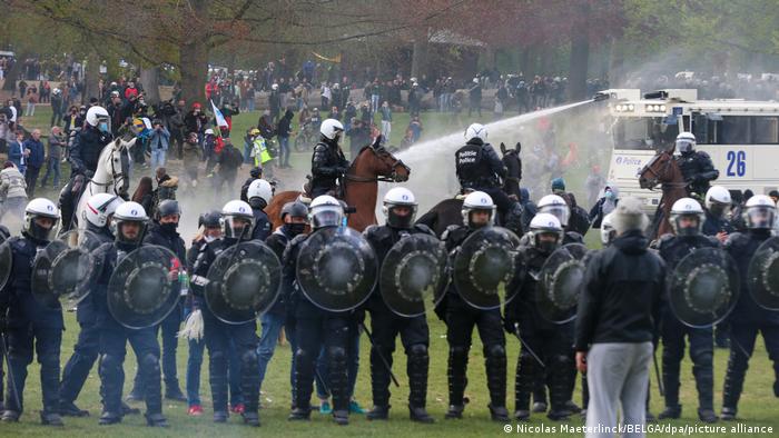 Vazhdojnë protestat kundër masave kufizuese në Europë