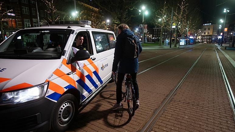 Sulm me thikë në Amsterdam, një i vdekur dhe 4 të plagosur