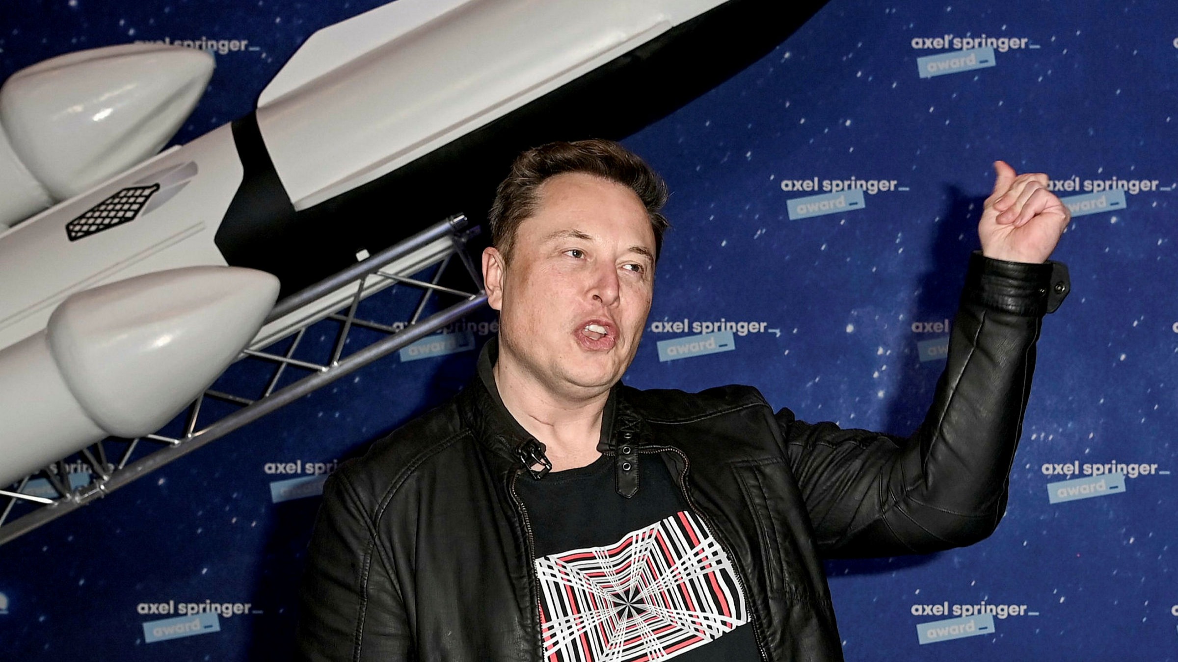 “Zotohet” Elon Musk: Përveç raketave, të gjitha transportet do të jenë elektrike