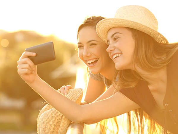 4 mënyra si ndikojnë selfie-t në lumturinë tuaj