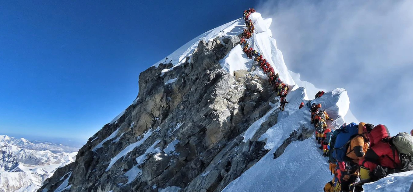 Raportohet për të paktën 100 raste me COVID-19 në Malin Everest