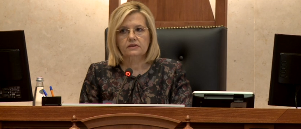 Vasilika Hysi u heq vërejtje deputetëve në Kuvend: Mbani maskat!