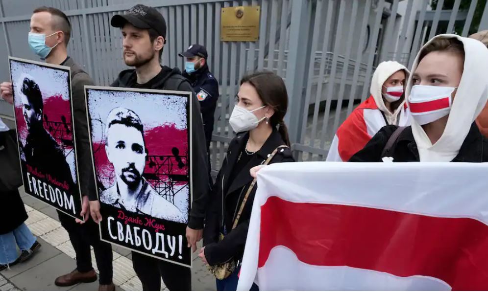 Thyhet barriera e frikës në Bjellorusi