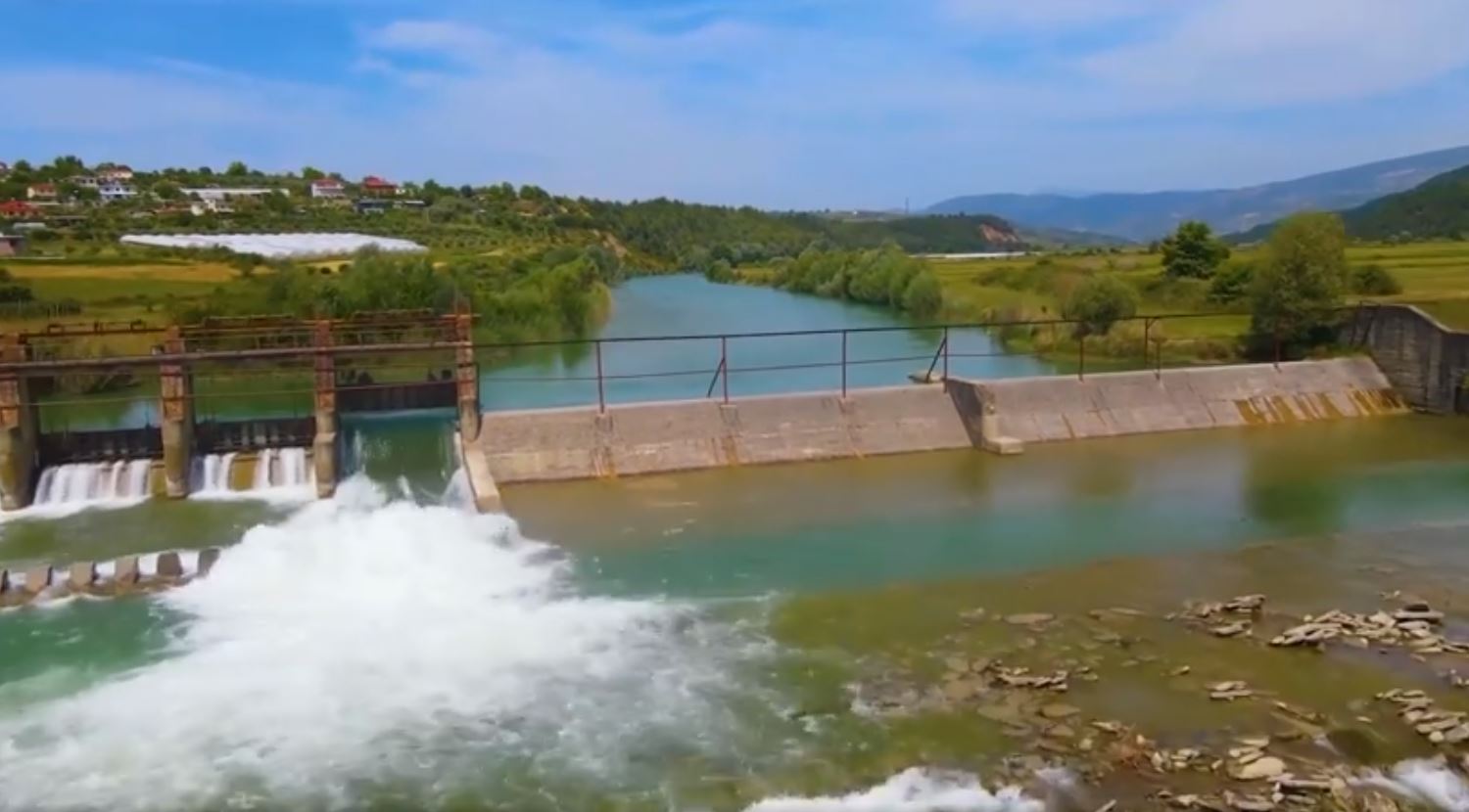 Rama poston pamjet e ujësjellësve bujqësorë në zonën e Lushnjes dhe Divjakës